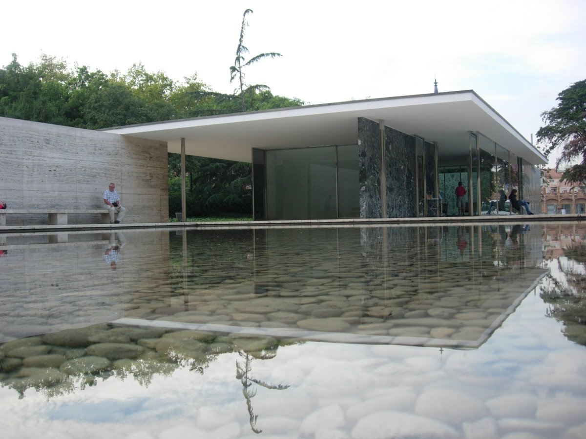 Building view, 2006; current access may differ.