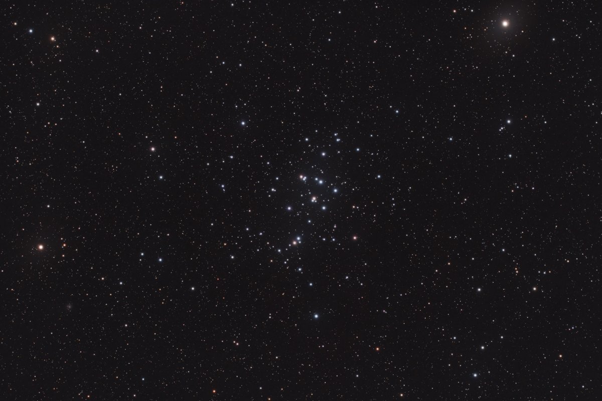 Processed photograph of the Beehive; not a binocular-view simulation.