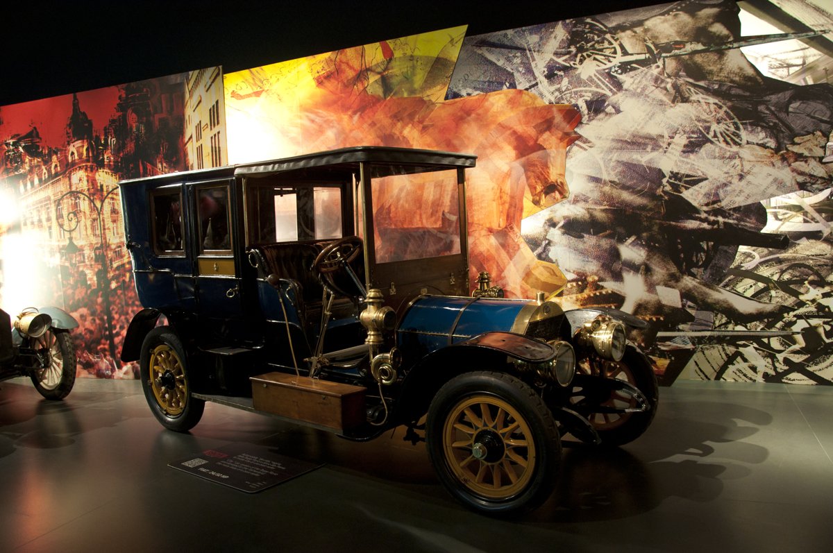 Museum display, 2015; current layout may differ.