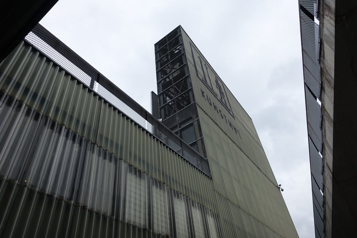Exterior de Kunsthal, 2016; imagen de contexto